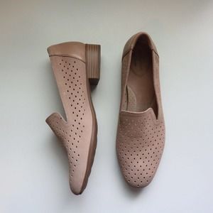 Clarks Juliet Hayes Tan Cutout Loafer Women Size 8.5 Comfort Shoe